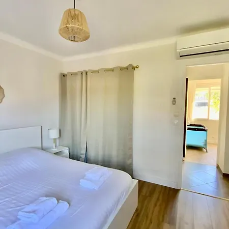La Poetique - Air-conditioned House With 3 Bedrooms!