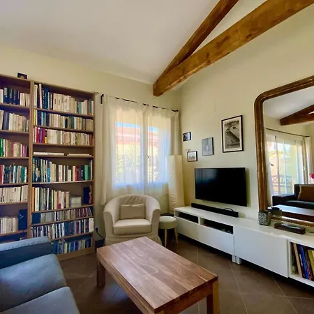 La Poetique - Air-conditioned House With 3 Bedrooms!